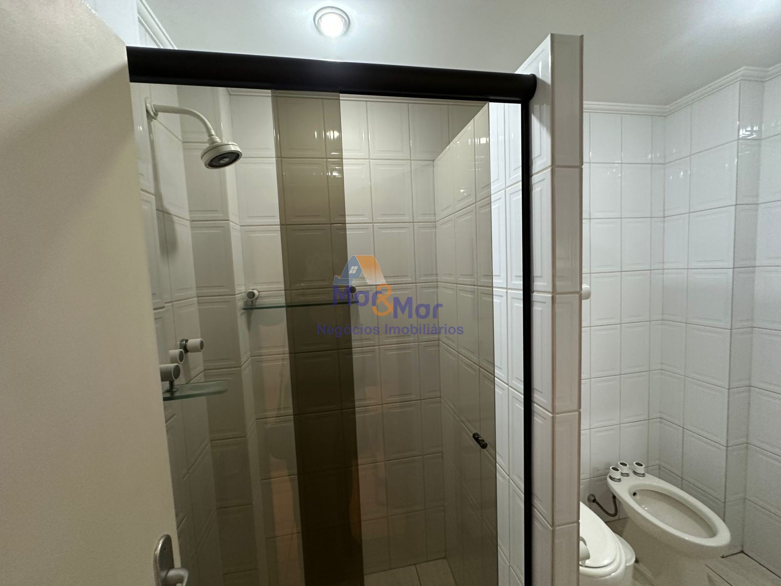 Apartamento na Praia das Pitangueiras, Guarujá - SP