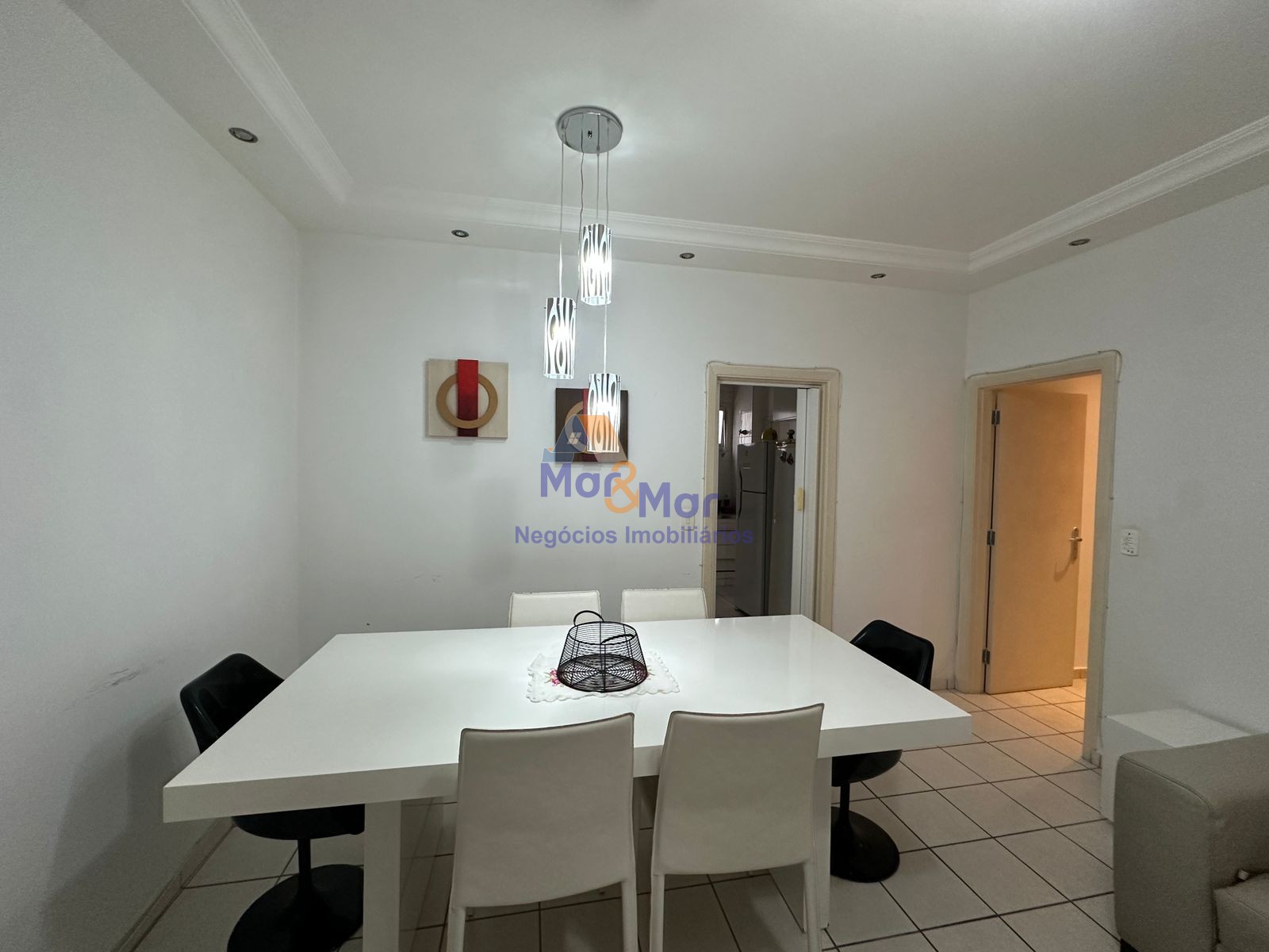 Apartamento na Praia das Pitangueiras, Guarujá - SP