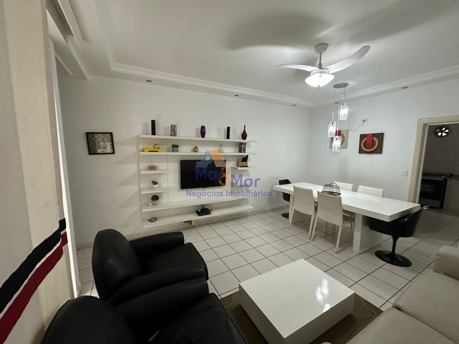 Apartamento na Praia das Pitangueiras, Guarujá - SP