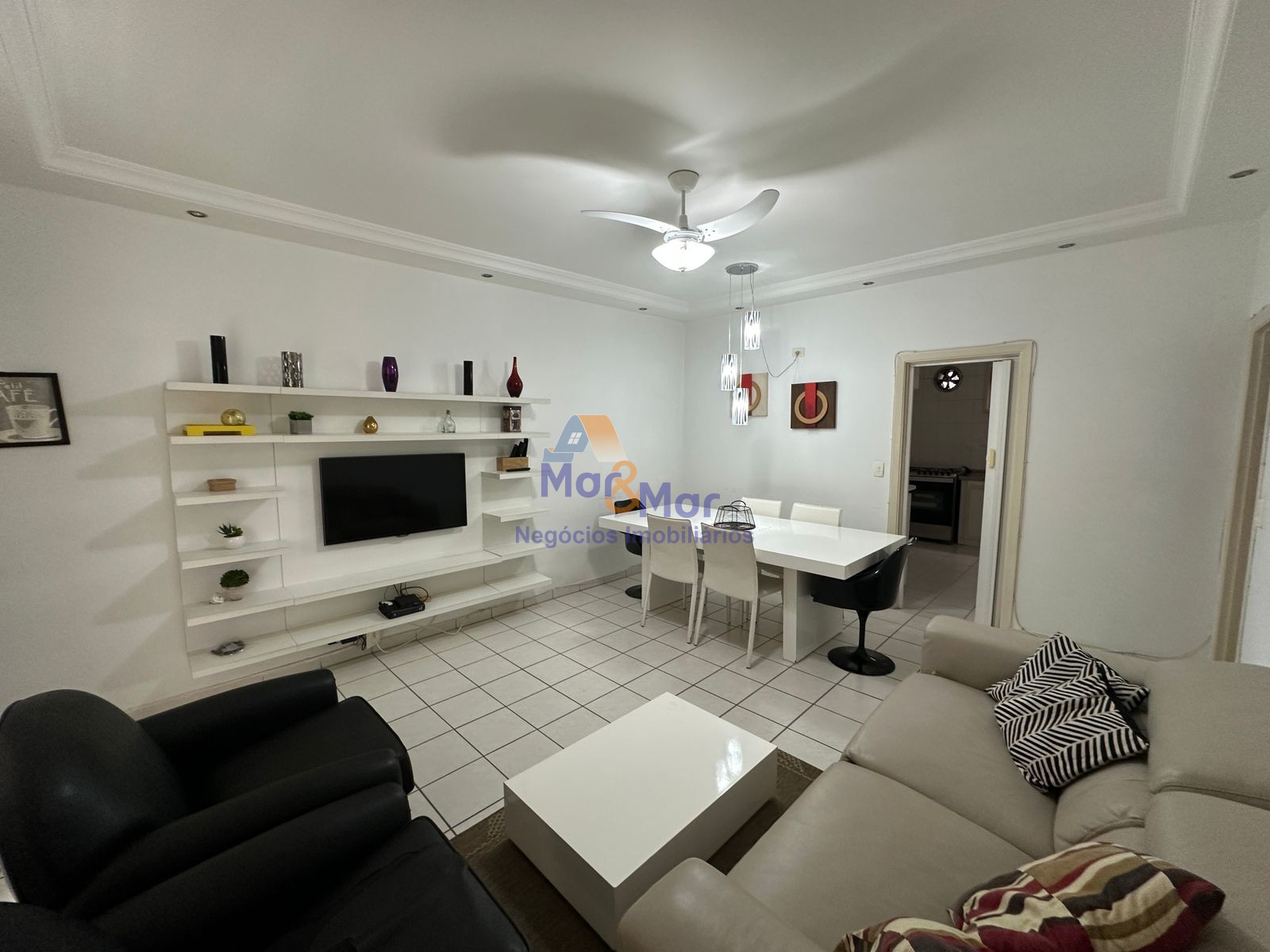 Apartamento na Praia das Pitangueiras, Guarujá - SP