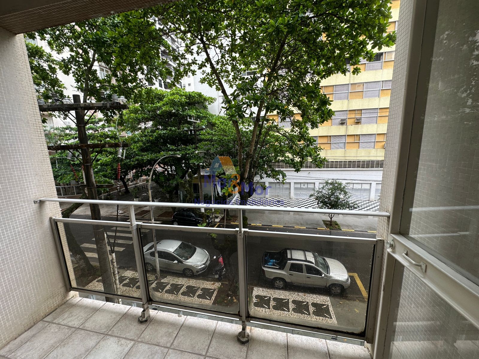 Apartamento na Praia das Pitangueiras, Guarujá - SP
