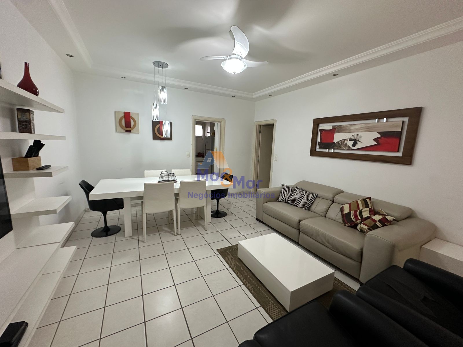 Apartamento na Praia das Pitangueiras, Guarujá - SP