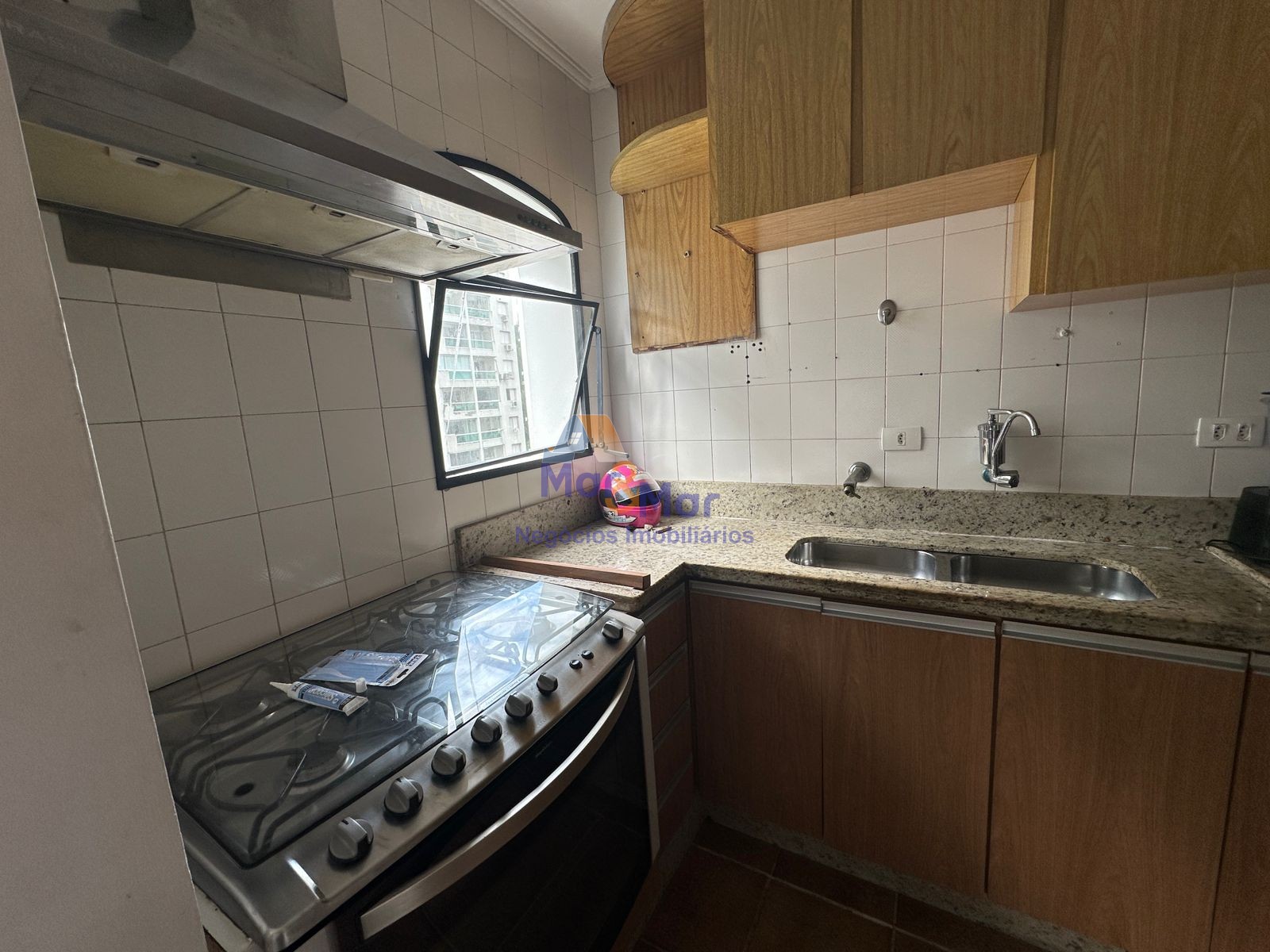 Apartamento na Praia das Pitangueiras, Guarujá - SP