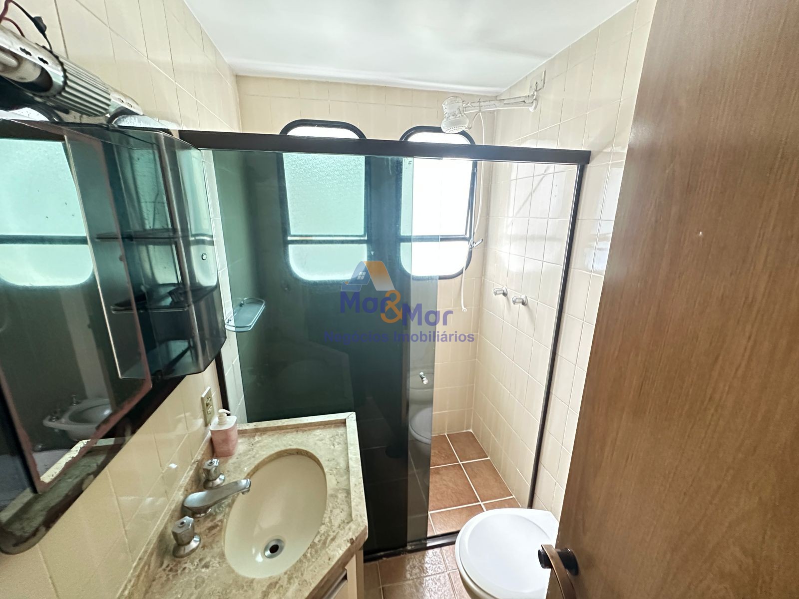 Apartamento na Praia das Pitangueiras, Guarujá - SP