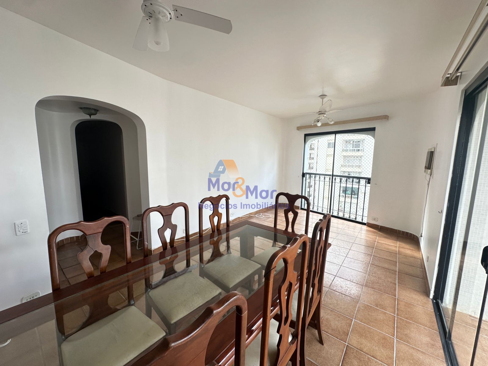 Apartamento na Praia das Pitangueiras, Guarujá - SP