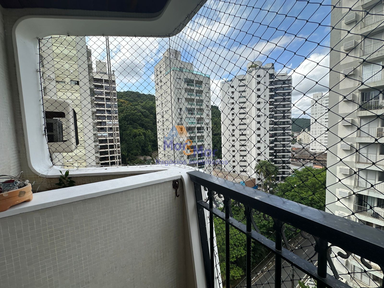 Apartamento na Praia das Pitangueiras, Guarujá - SP
