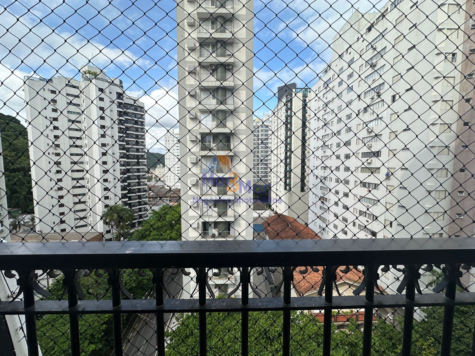 Apartamento na Praia das Pitangueiras, Guarujá - SP
