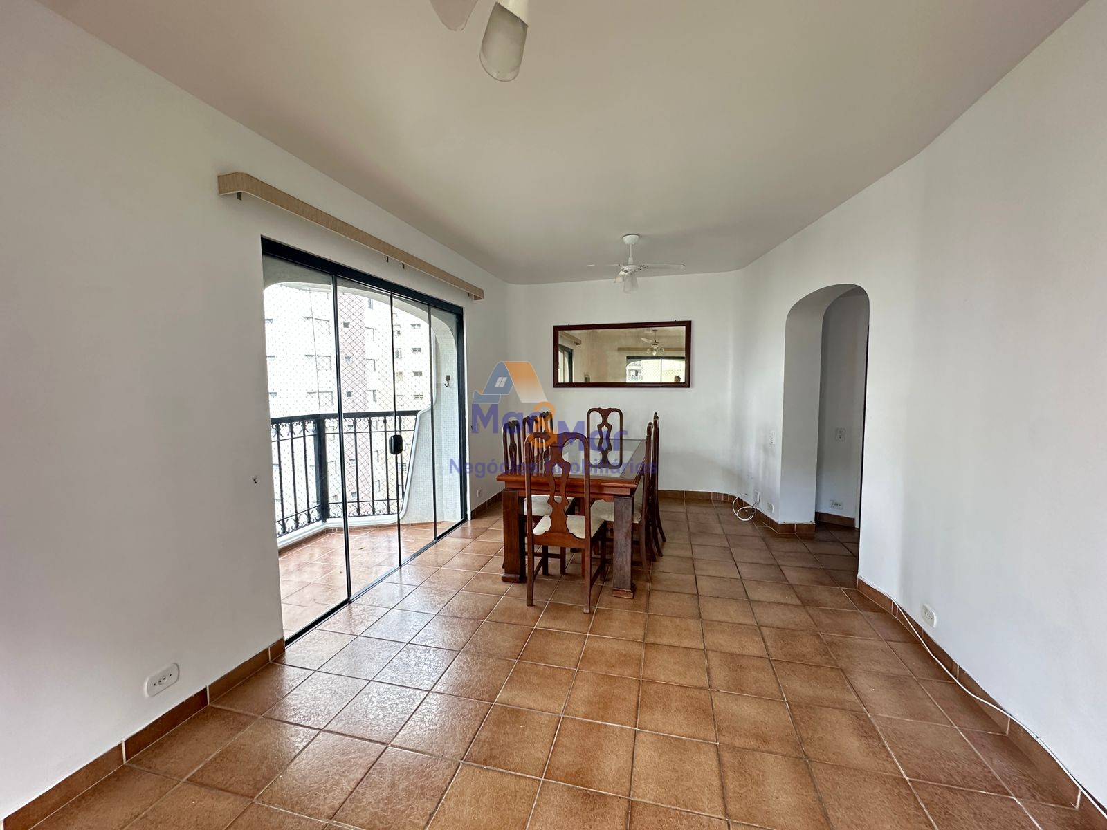 Apartamento na Praia das Pitangueiras, Guarujá - SP