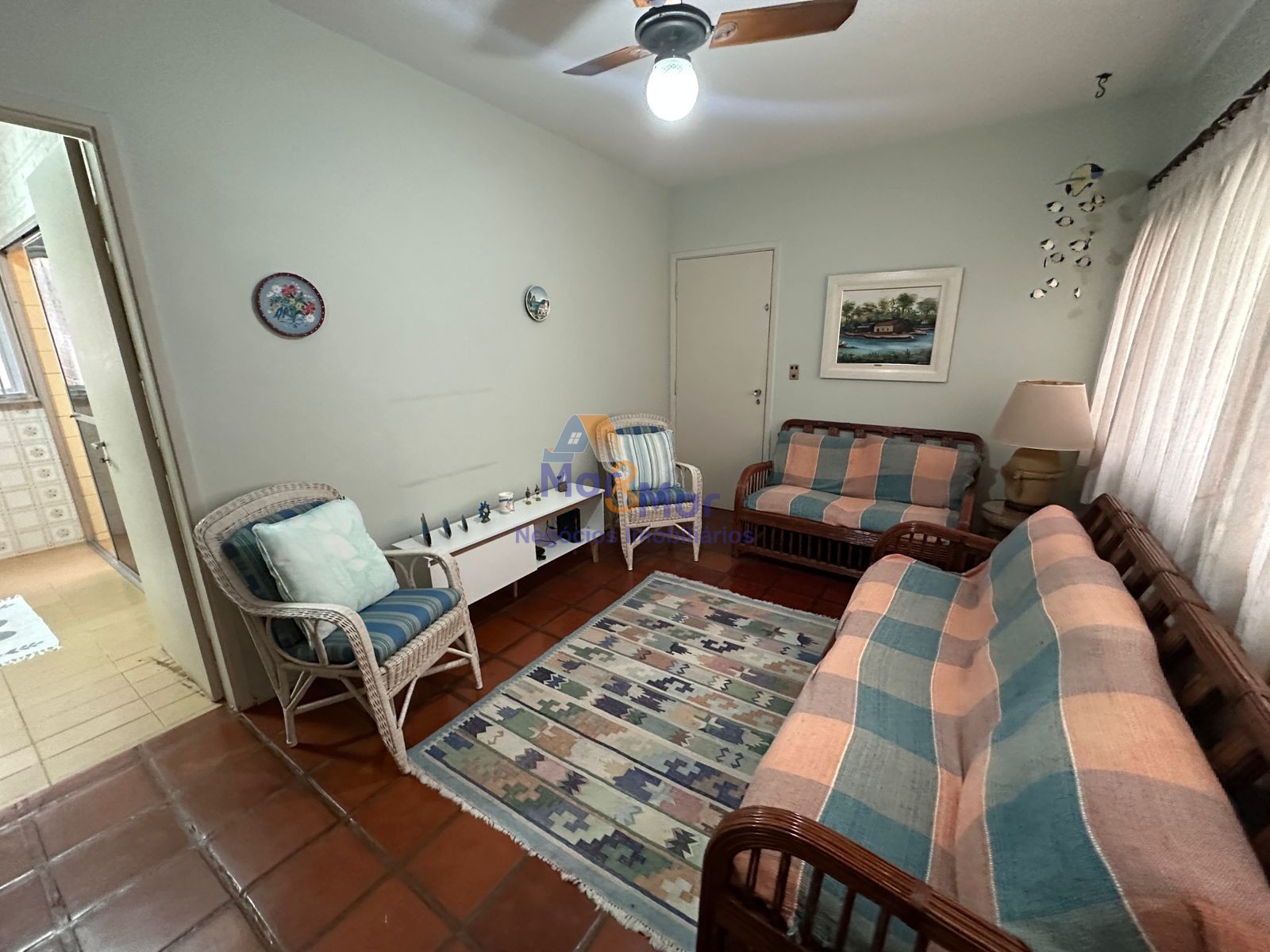 Apartamento na Praia das Pitangueiras, Guarujá - SP