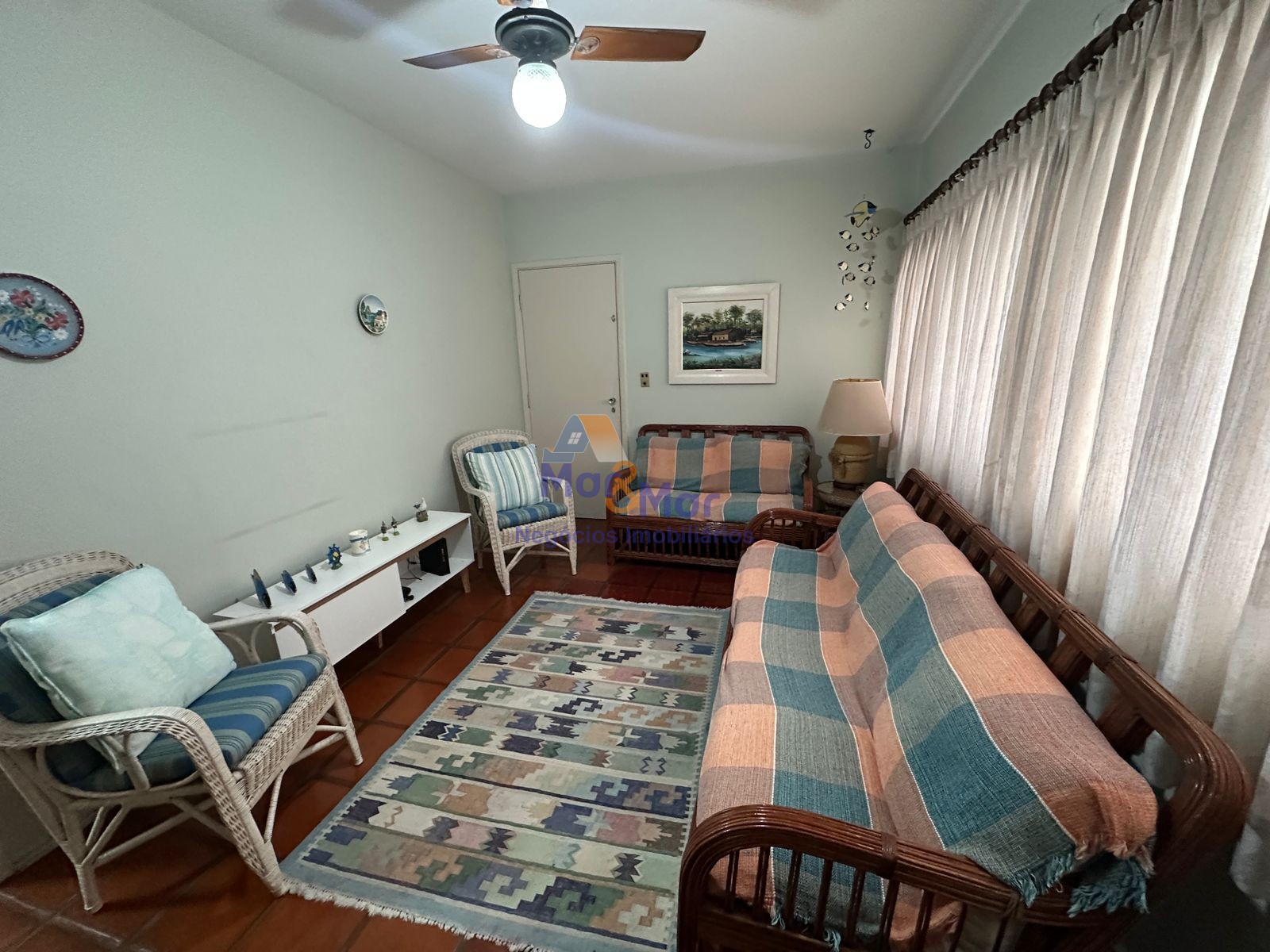 Apartamento na Praia das Pitangueiras, Guarujá - SP