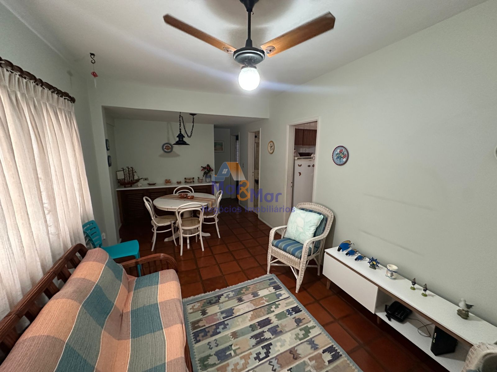 Apartamento na Praia das Pitangueiras, Guarujá - SP