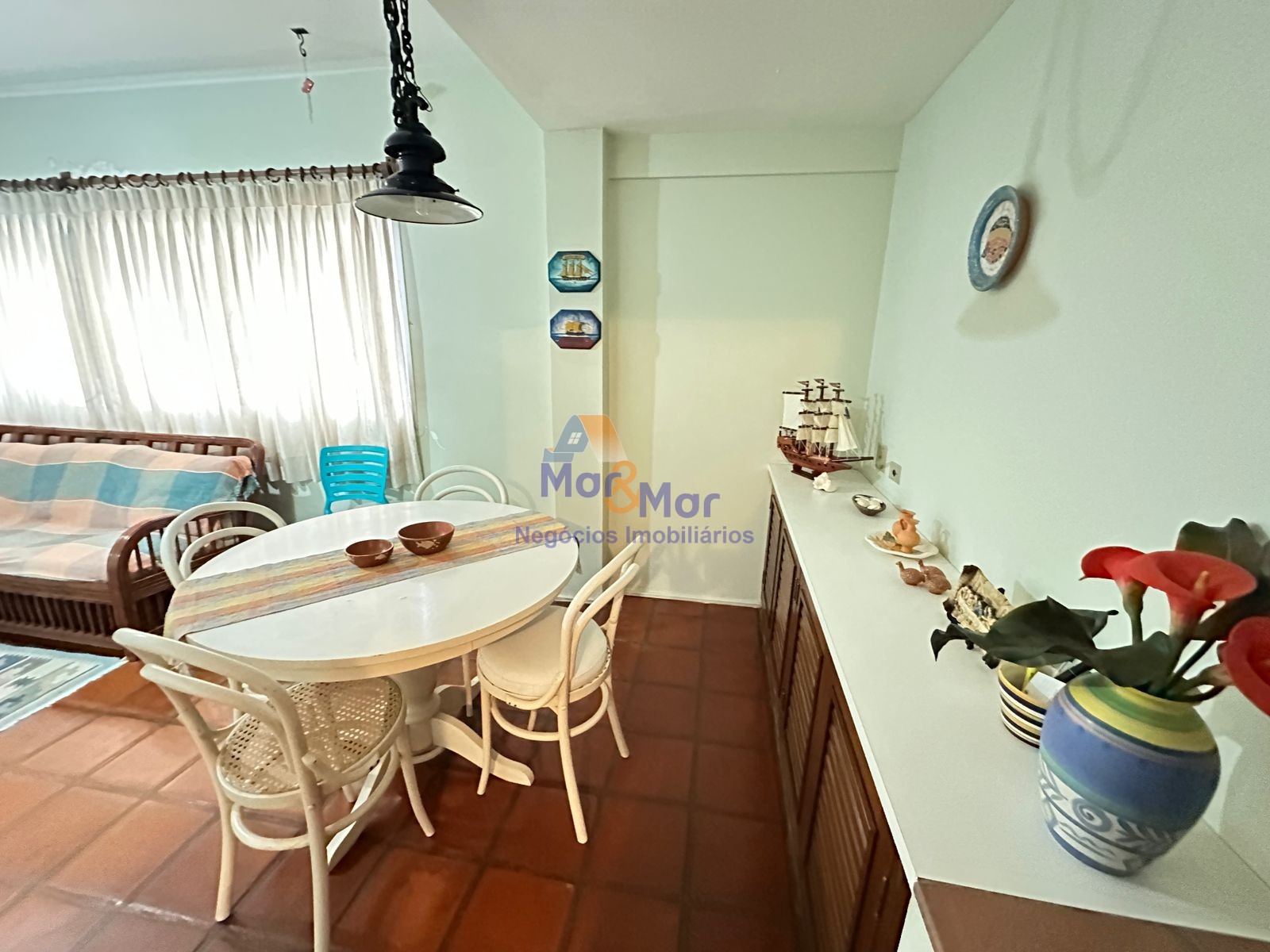 Apartamento na Praia das Pitangueiras, Guarujá - SP