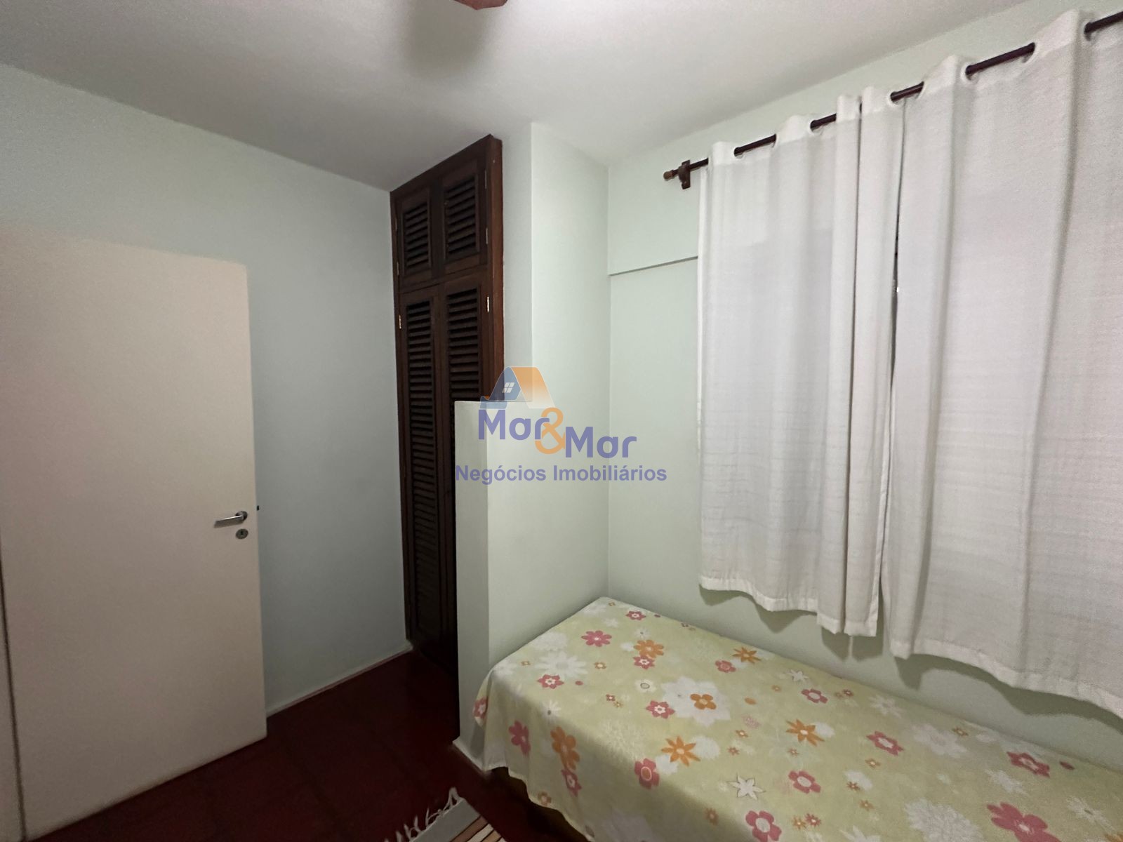 Apartamento na Praia das Pitangueiras, Guarujá - SP