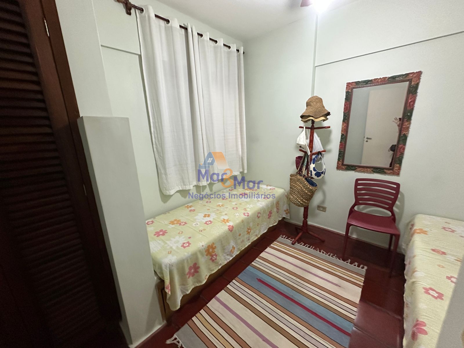 Apartamento na Praia das Pitangueiras, Guarujá - SP