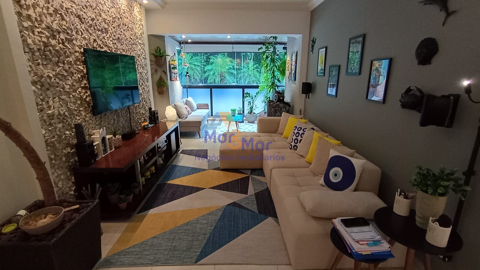 Apartamento na Praia das Pitangueiras, Guarujá - SP