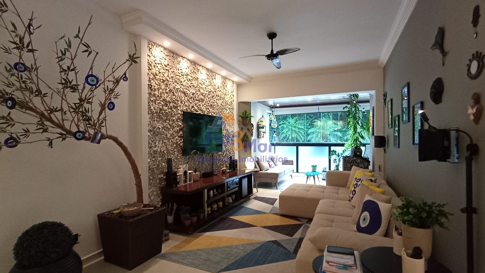 Apartamento na Praia das Pitangueiras, Guarujá - SP