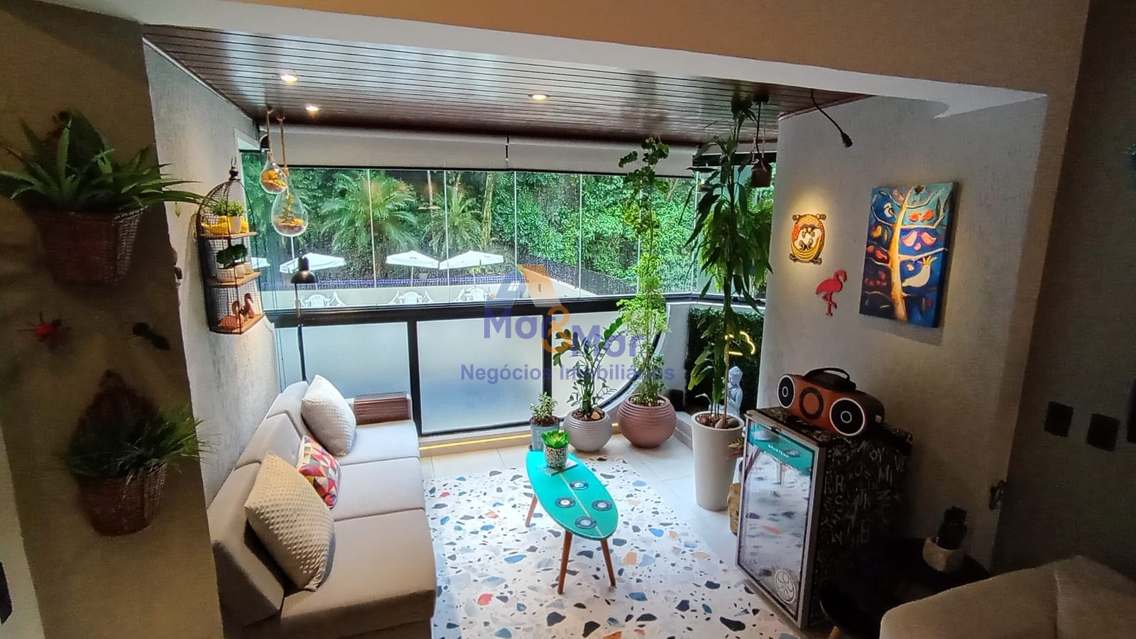 Apartamento na Praia das Pitangueiras, Guarujá - SP