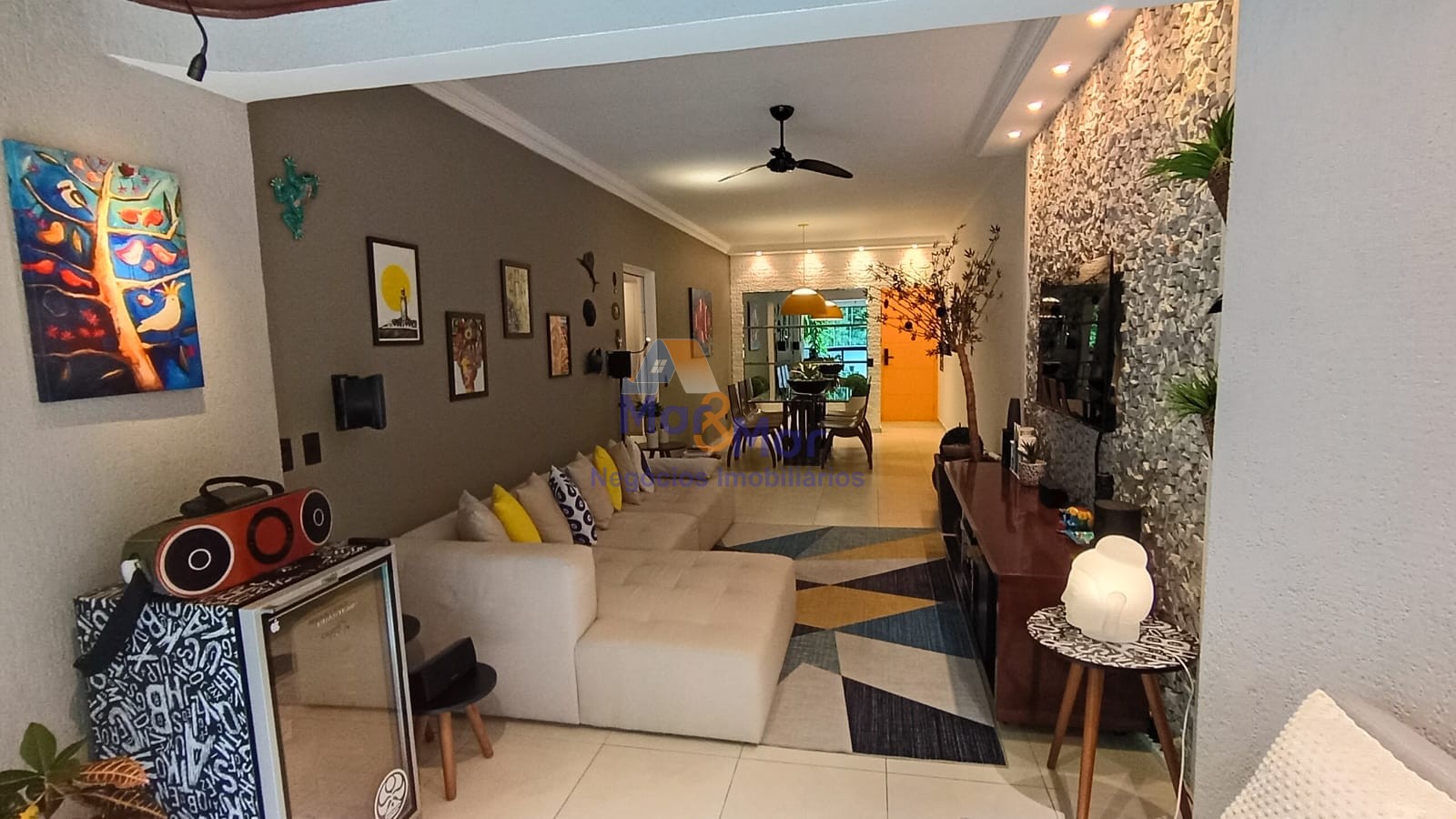 Apartamento na Praia das Pitangueiras, Guarujá - SP