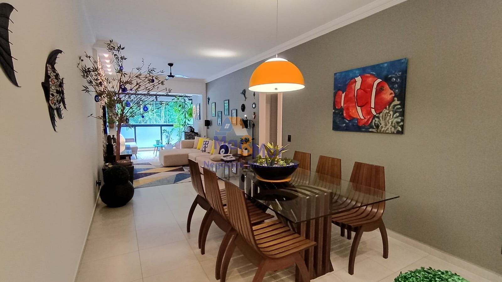 Apartamento na Praia das Pitangueiras, Guarujá - SP