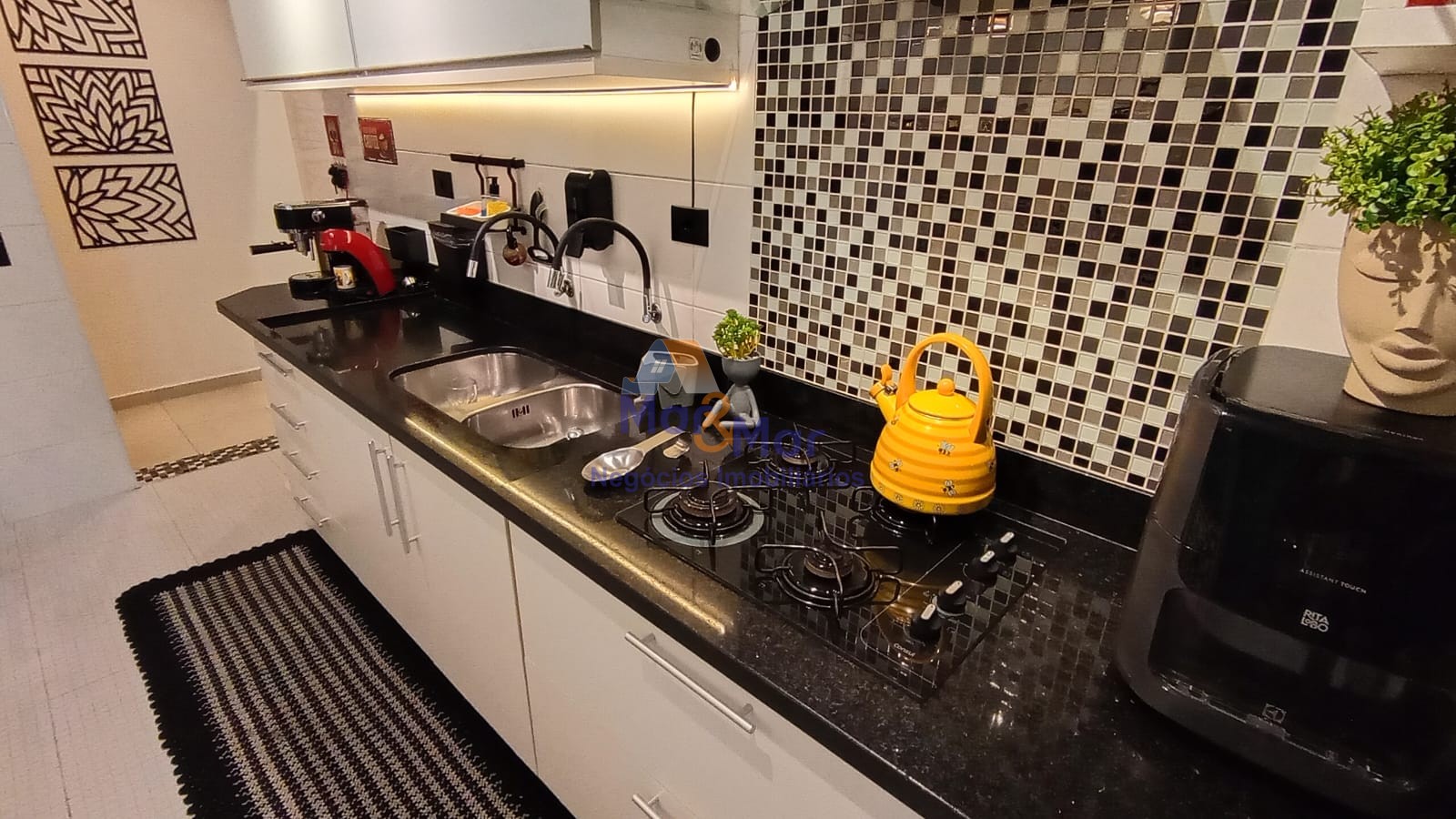 Apartamento na Praia das Pitangueiras, Guarujá - SP