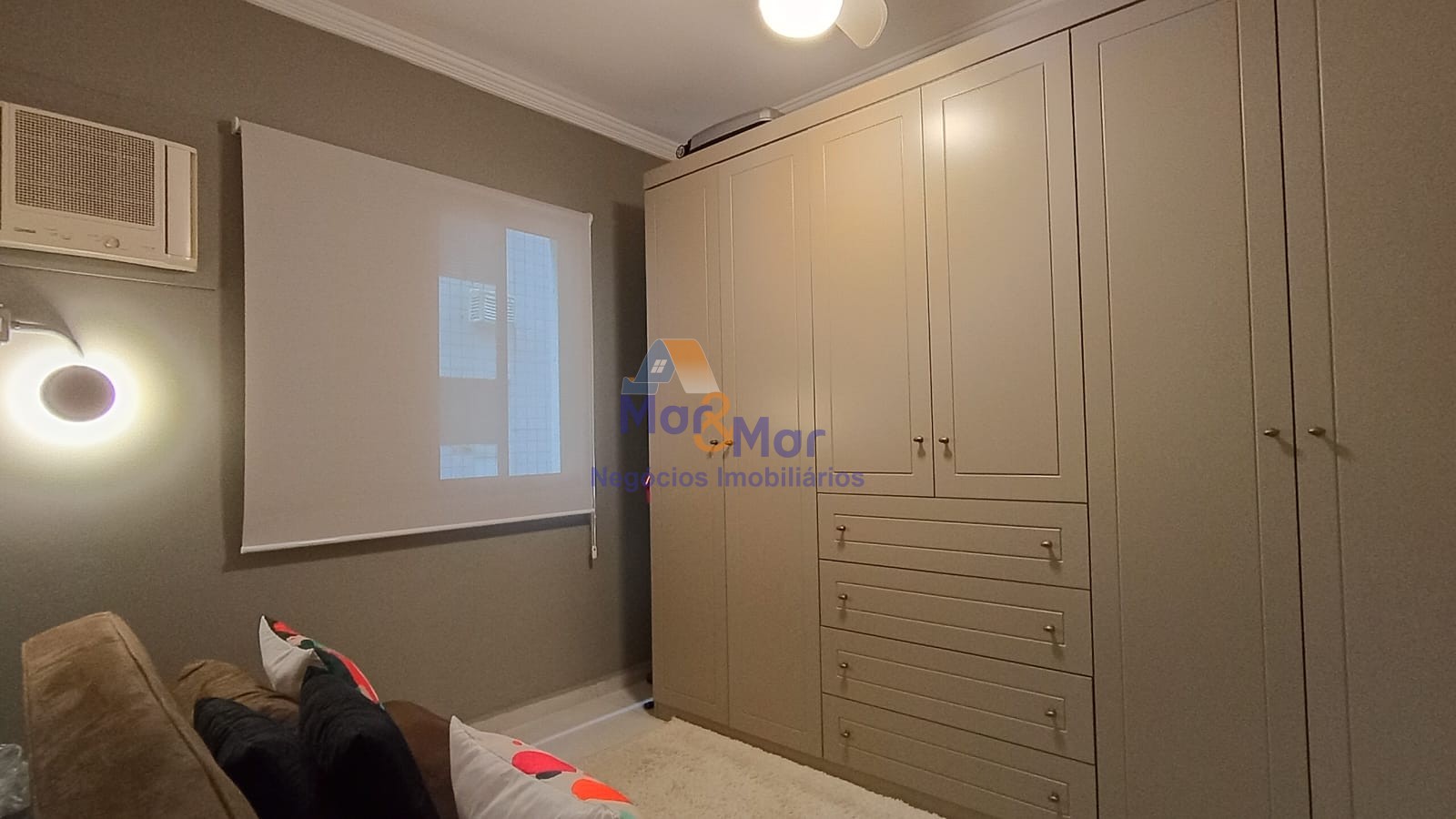 Apartamento na Praia das Pitangueiras, Guarujá - SP