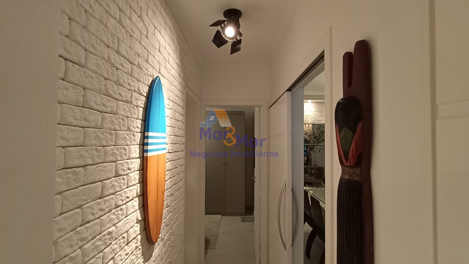 Apartamento na Praia das Pitangueiras, Guarujá - SP