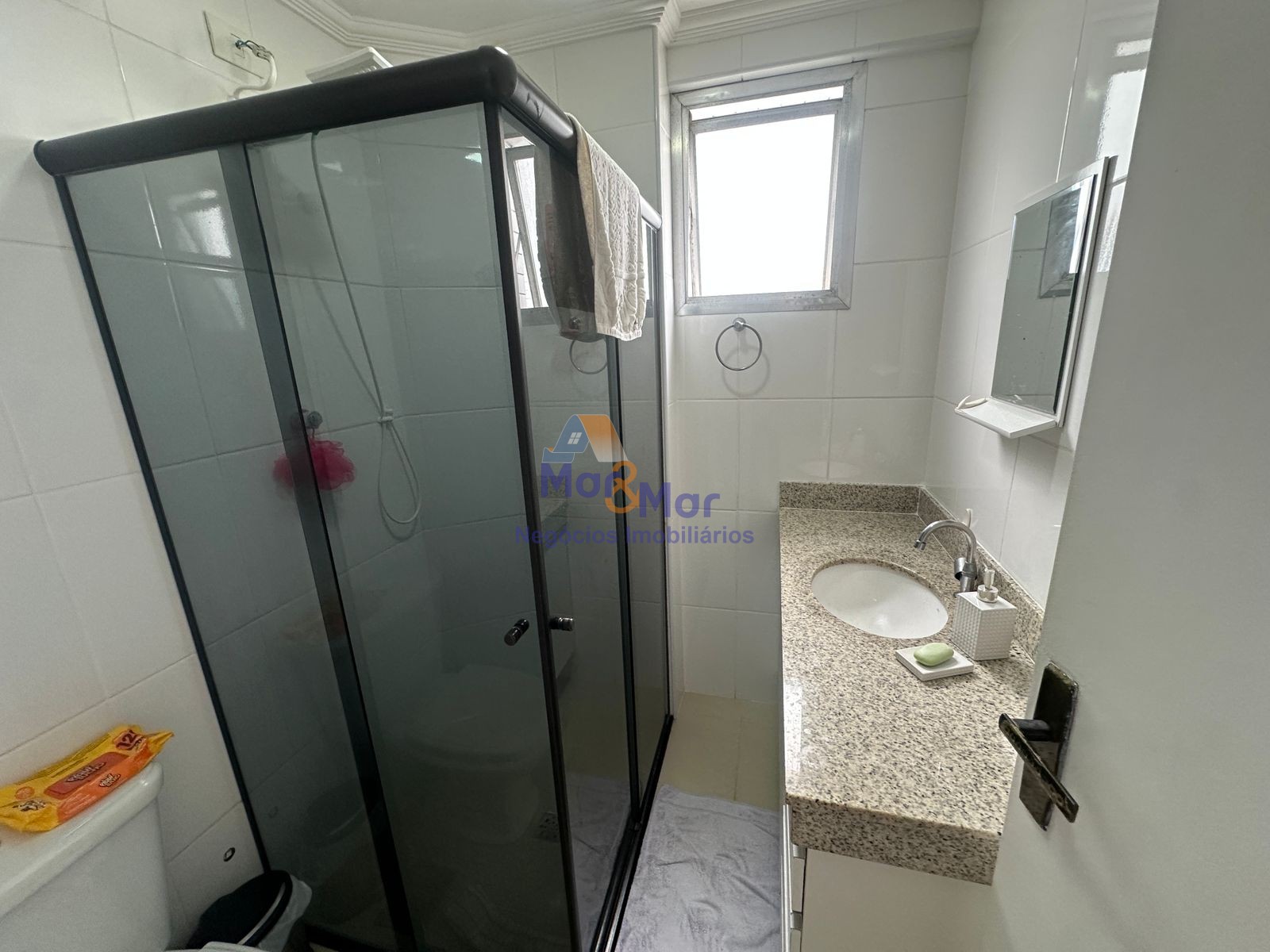 Apartamento na Praia das Pitangueiras, Guarujá - SP