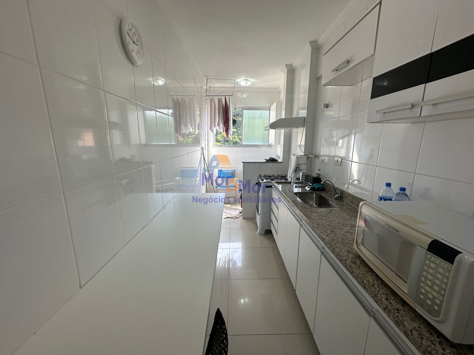 Apartamento na Praia das Pitangueiras, Guarujá - SP