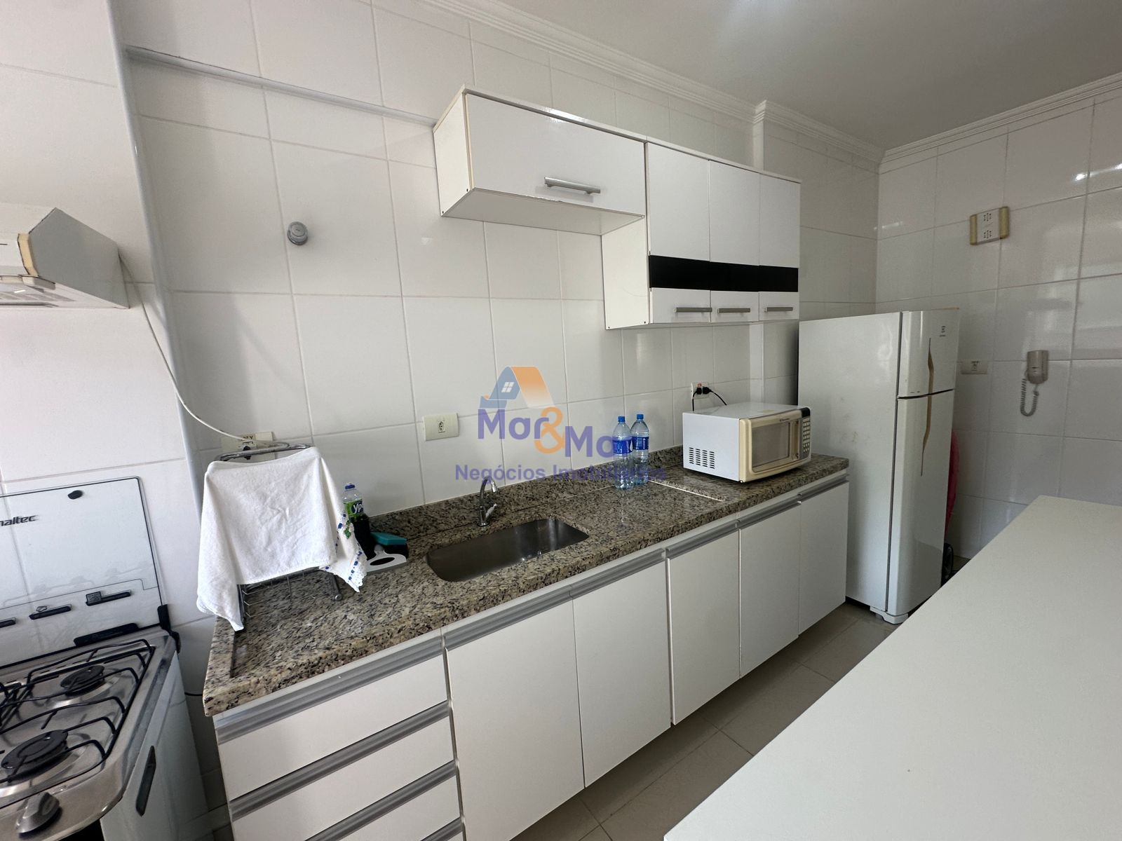 Apartamento na Praia das Pitangueiras, Guarujá - SP