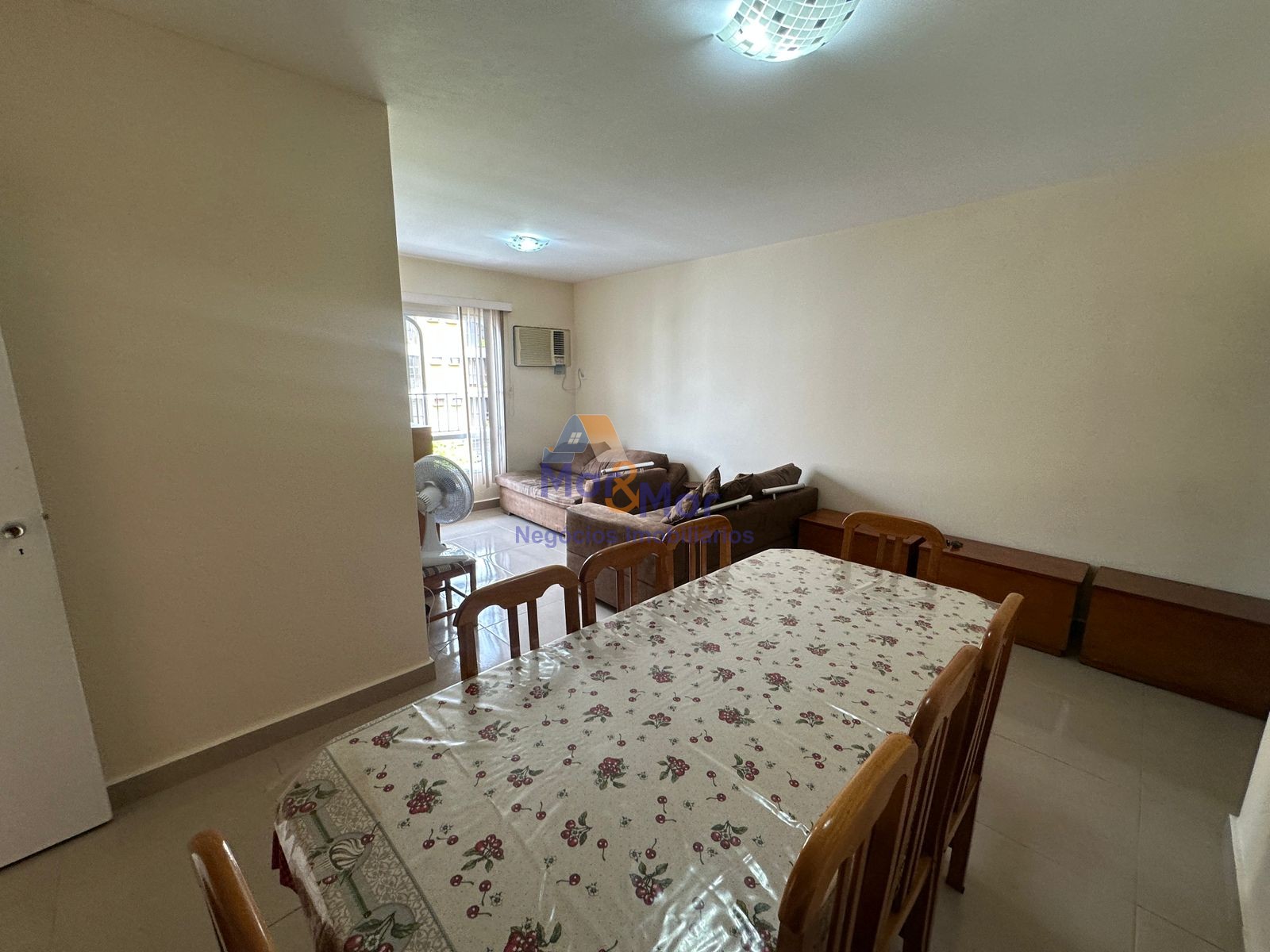 Apartamento na Praia da Enseada, Guarujá - SP