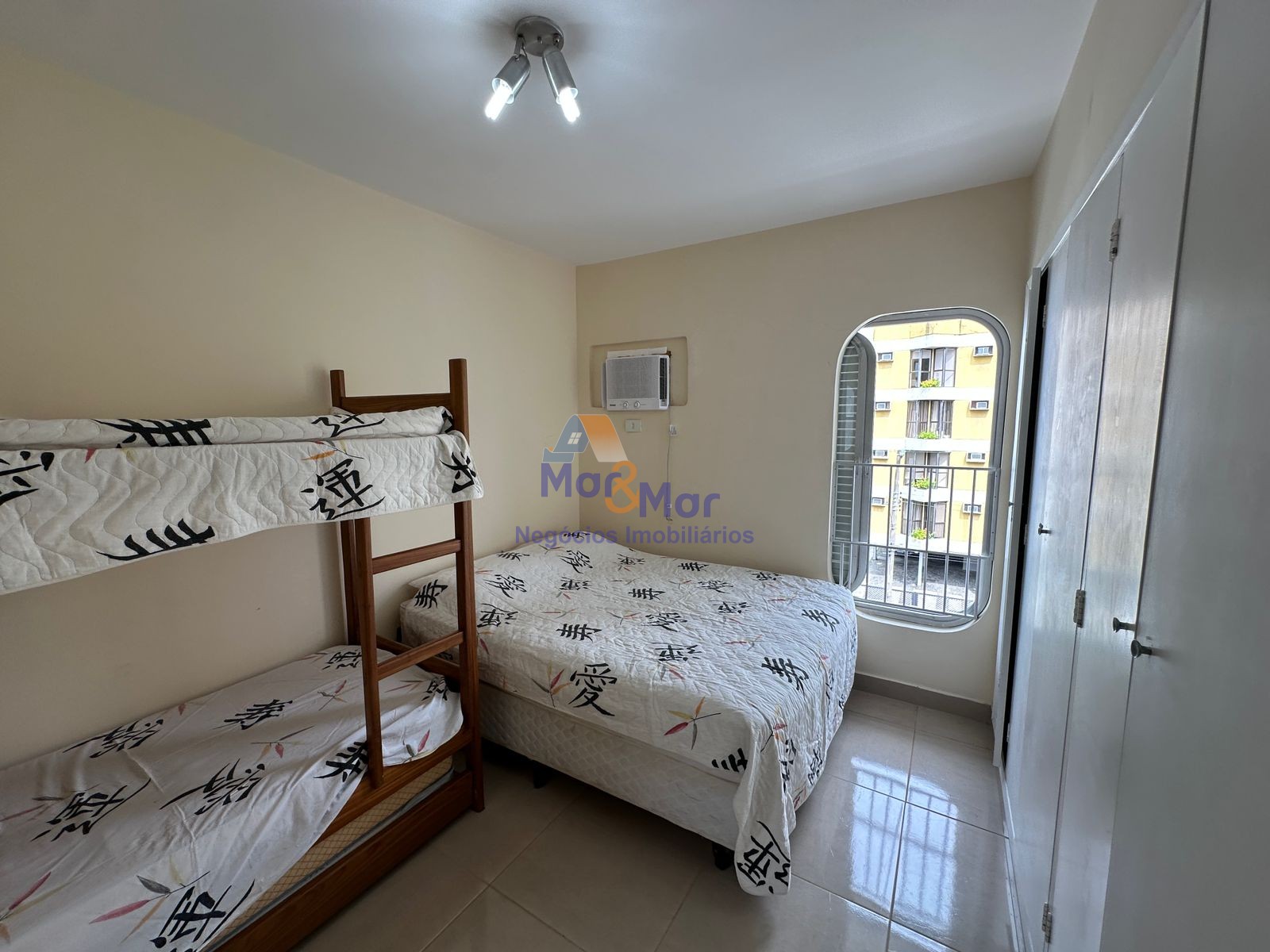 Apartamento na Praia da Enseada, Guarujá - SP
