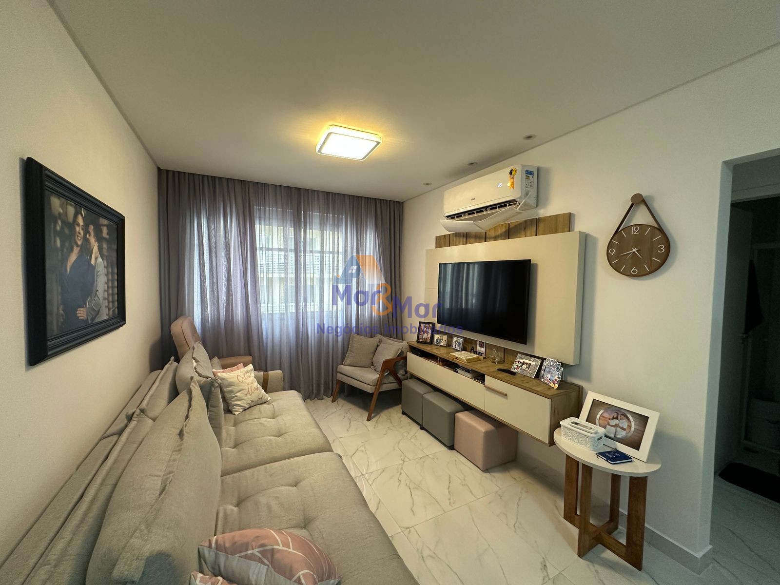 Apartamento na Praia das Pitangueiras, Guarujá - SP