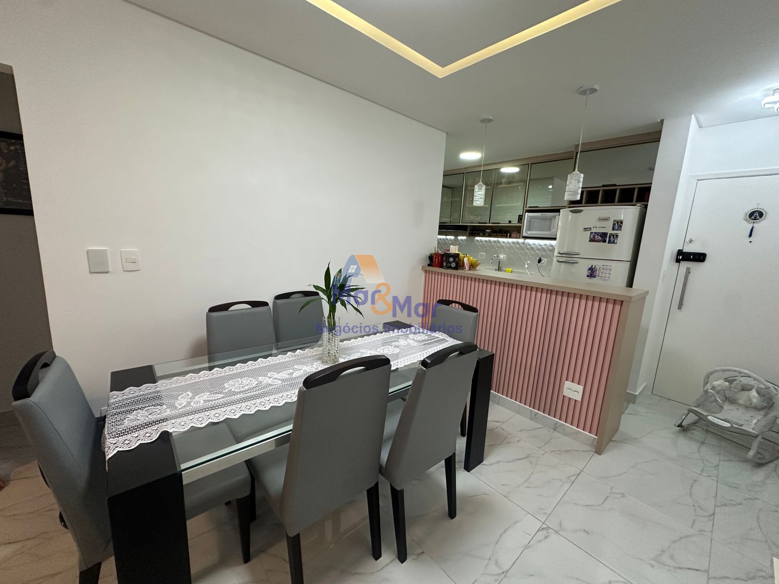 Apartamento na Praia das Pitangueiras, Guarujá - SP