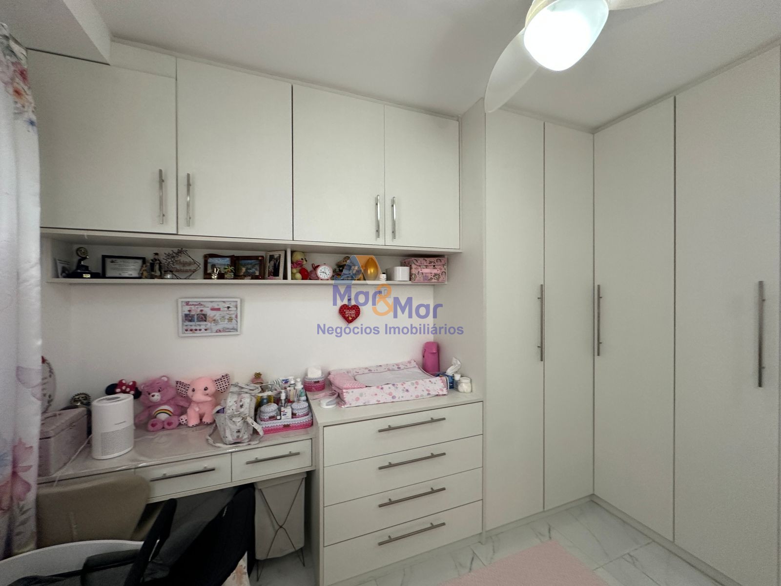 Apartamento na Praia das Pitangueiras, Guarujá - SP