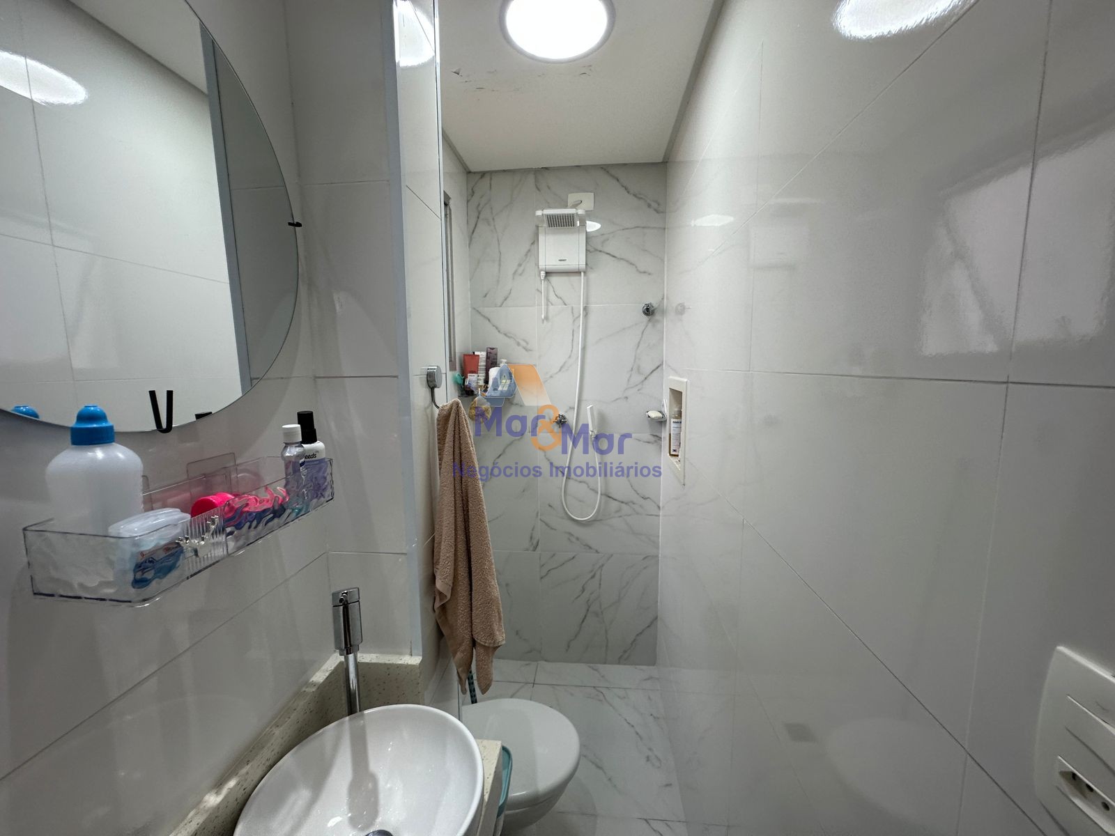 Apartamento na Praia das Pitangueiras, Guarujá - SP