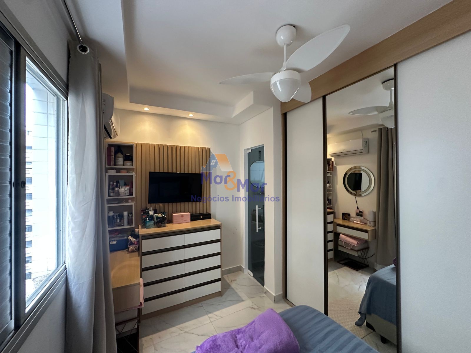 Apartamento na Praia das Pitangueiras, Guarujá - SP