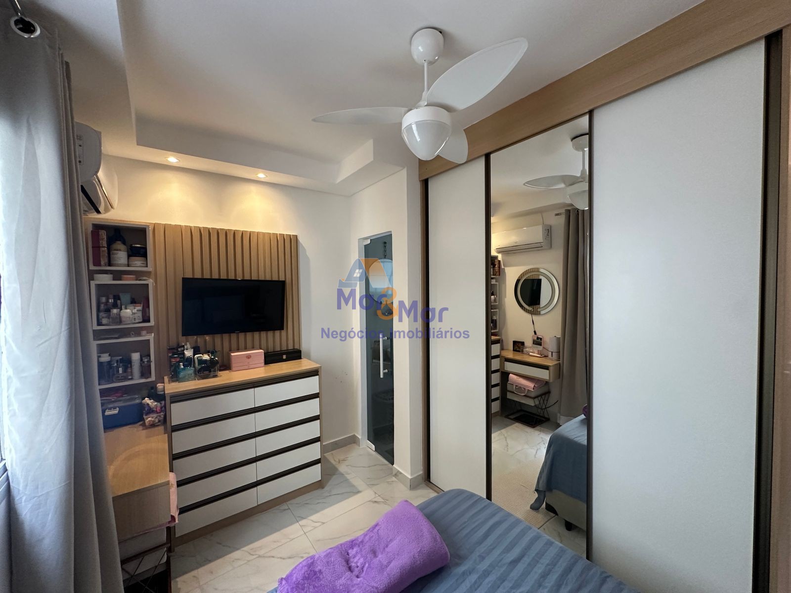 Apartamento na Praia das Pitangueiras, Guarujá - SP