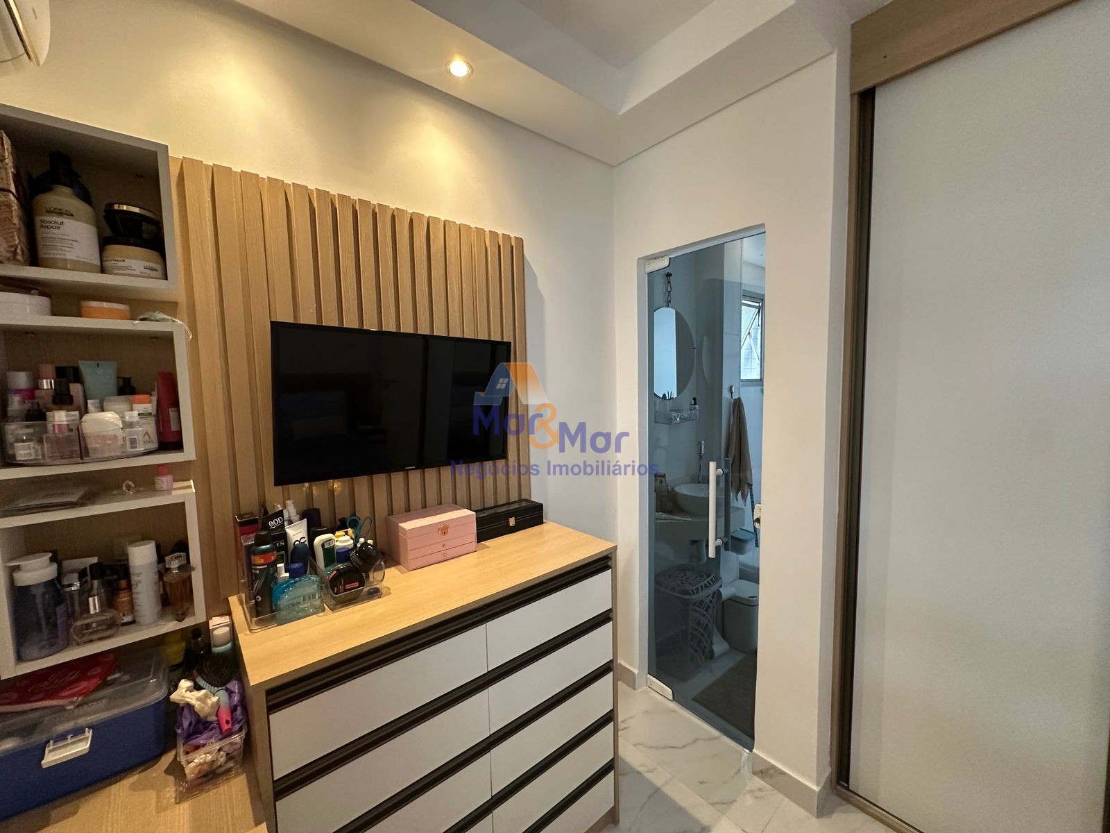 Apartamento na Praia das Pitangueiras, Guarujá - SP