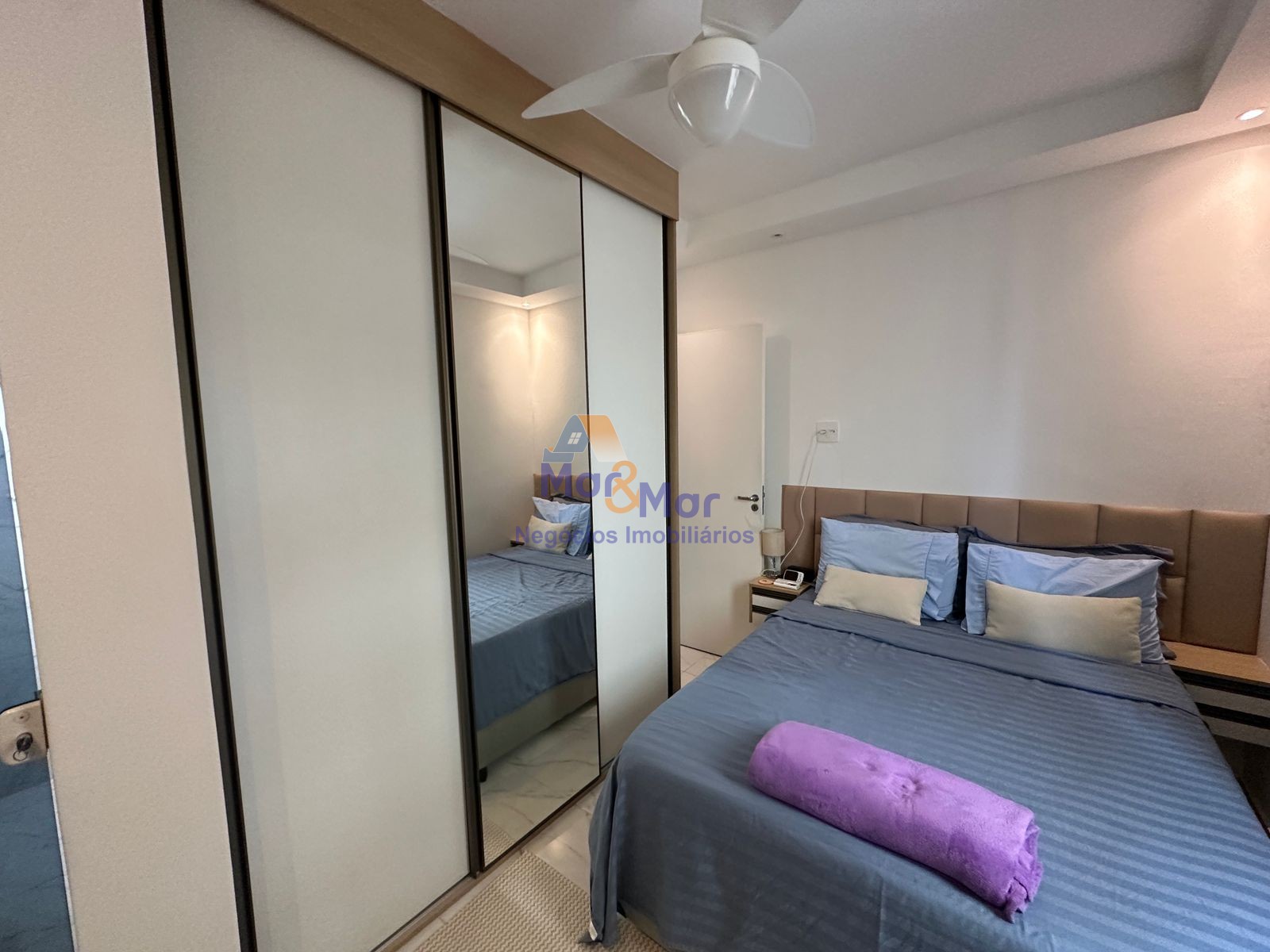 Apartamento na Praia das Pitangueiras, Guarujá - SP