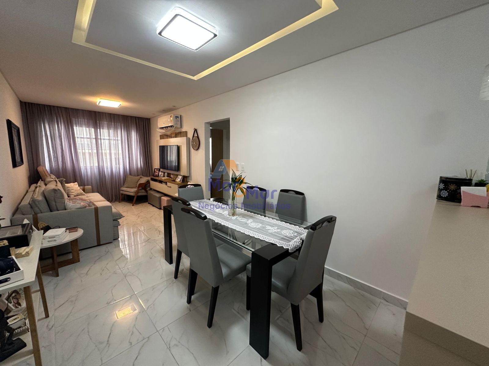 Apartamento na Praia das Pitangueiras, Guarujá - SP